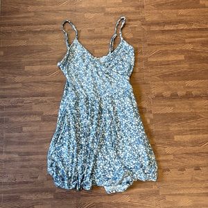 TILLYS - SKY ANDS SPARROW FLORAL ROMBER SIZE XXS